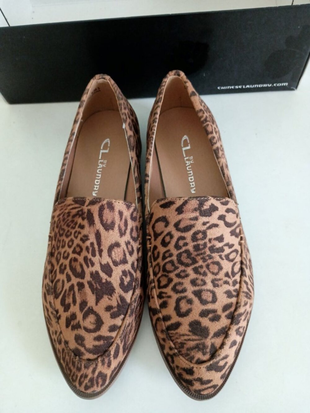 NEW CL by Laundry leopard print loafers flats pointed toe size 6